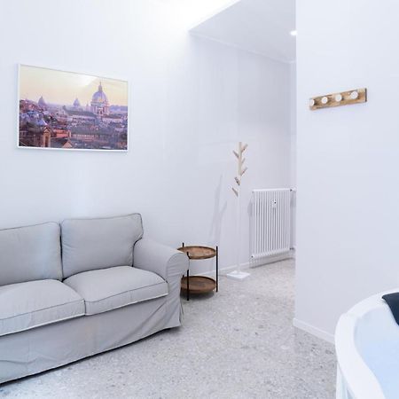 White Home Suite And Rooms Рим Экстерьер фото
