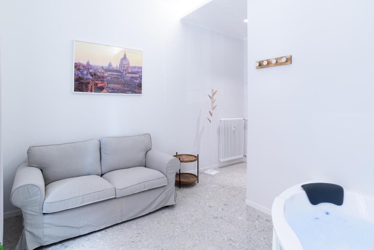 White Home Suite And Rooms Рим Экстерьер фото