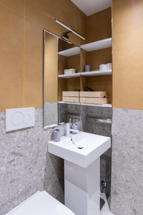 White Home Suite And Rooms Рим Экстерьер фото