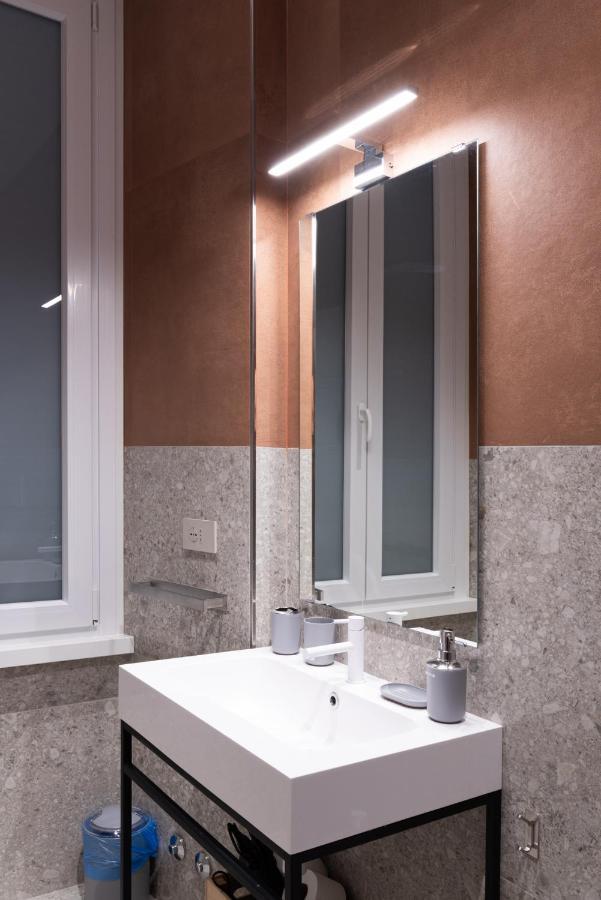 White Home Suite And Rooms Рим Экстерьер фото